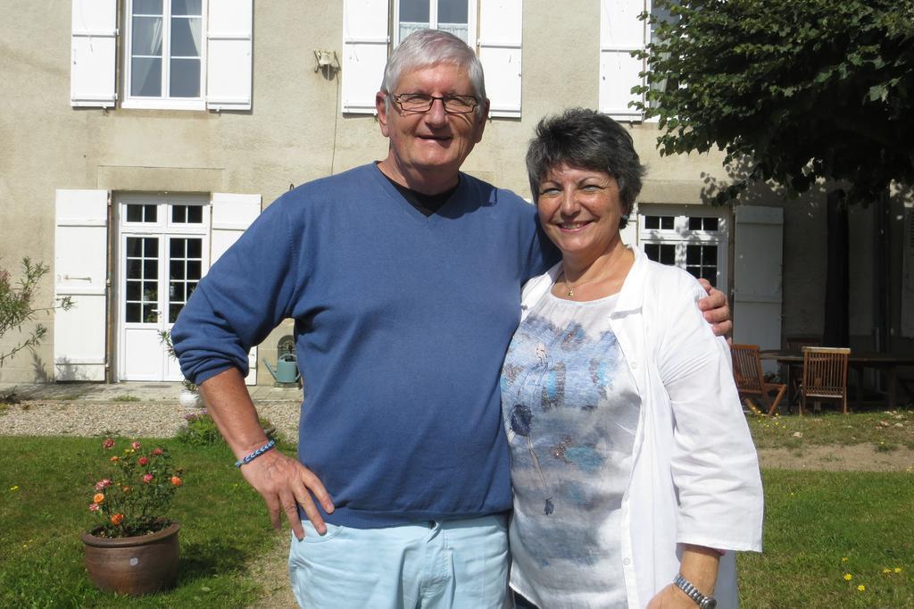 Le Clos De La Muse Saint-Junien Bagian luar foto