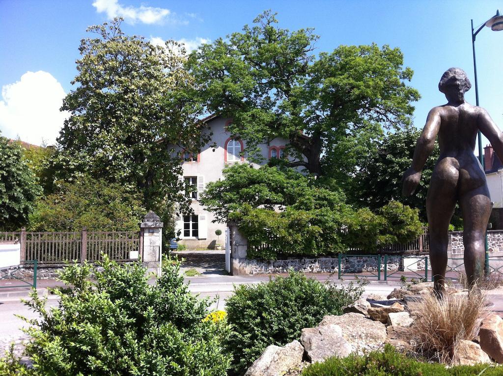 Le Clos De La Muse Saint-Junien Bagian luar foto